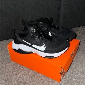 Nike zoom Bella 6  size 7